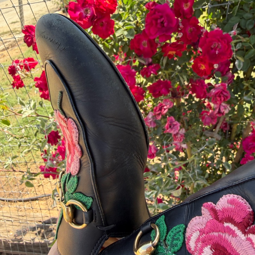 Gucci Black Leather Floral Embroidered Horsebit Mules - Picture 4 of 11
